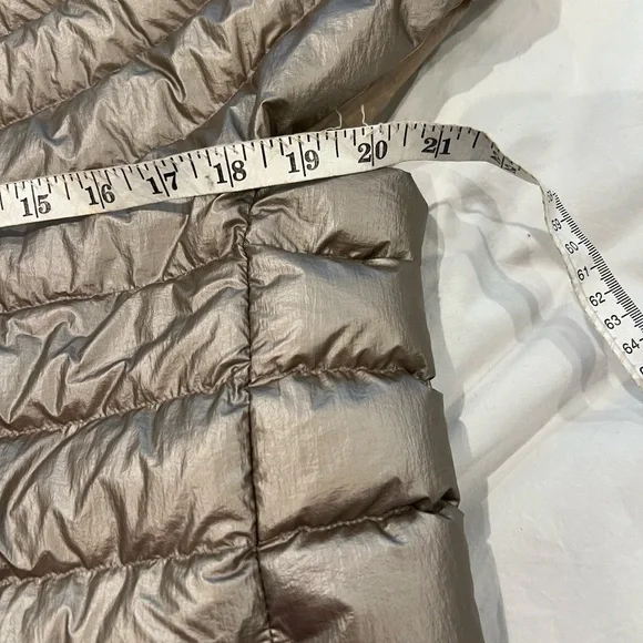 Cotes de London Medium Gold Metallic Puffer Vest - Picture 8 of 8